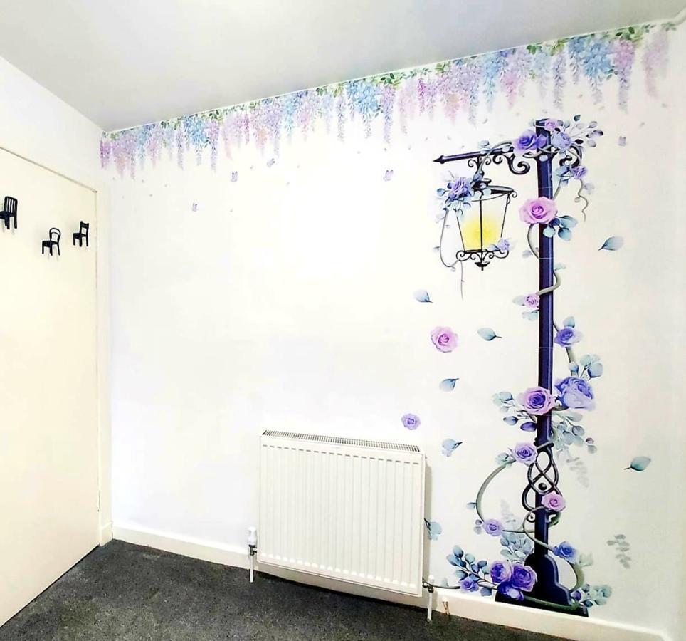 The Blossom - Largs Bagian luar foto