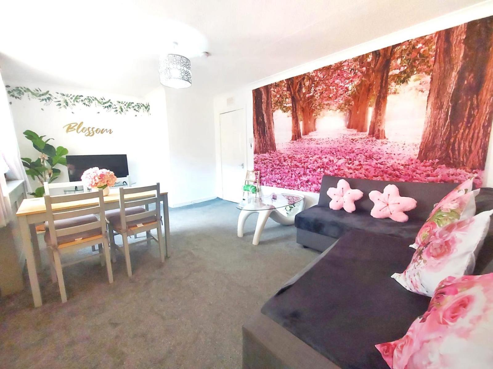 The Blossom - Largs Bagian luar foto